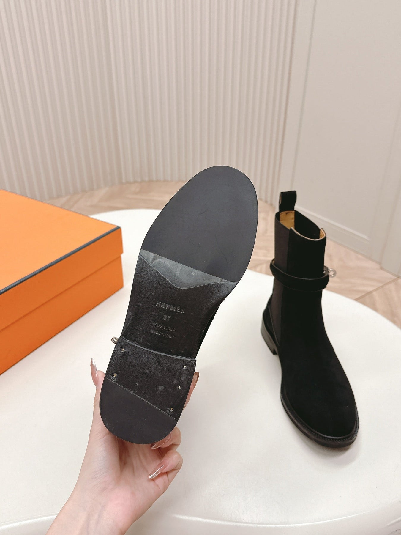 KELLY BUCKLE SHORT BOOTS IN BLACK SUEDE