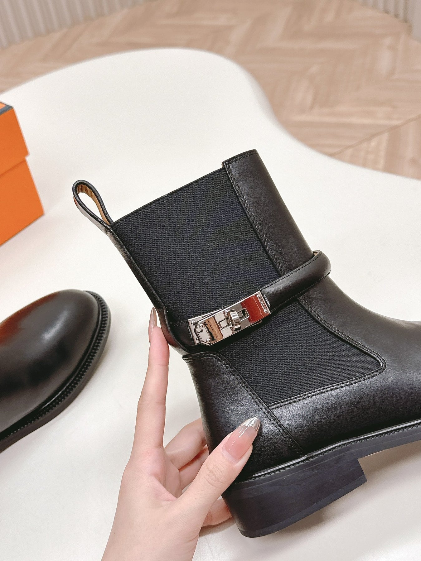 KELLY BUCKLE SHORT BOOTS IN BLACK CALFSKIN