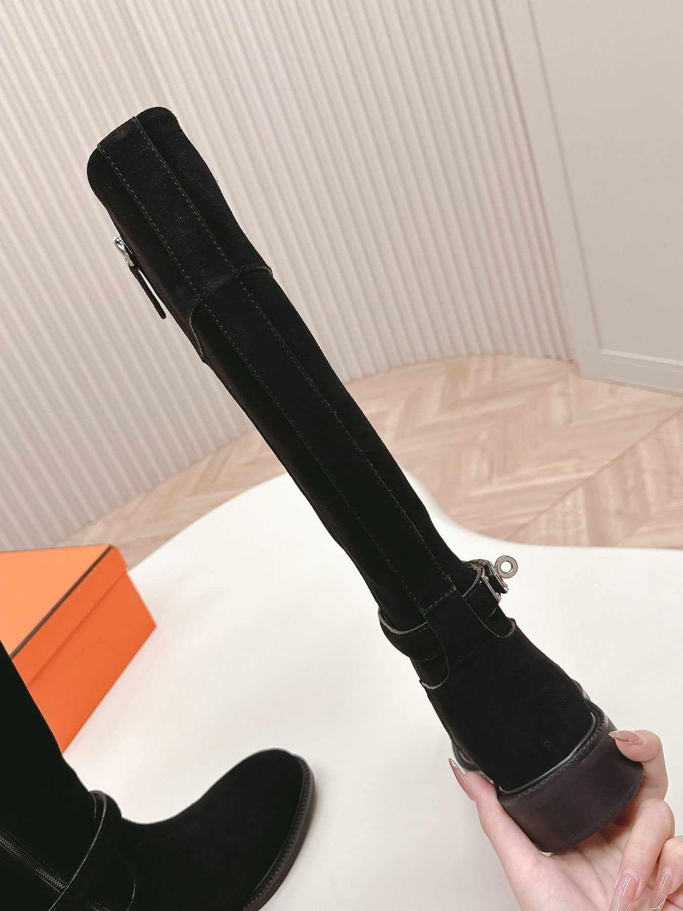 KNEE HIGH BOOTS IN BLACK SUEDE WITH SILVER BUCKLE