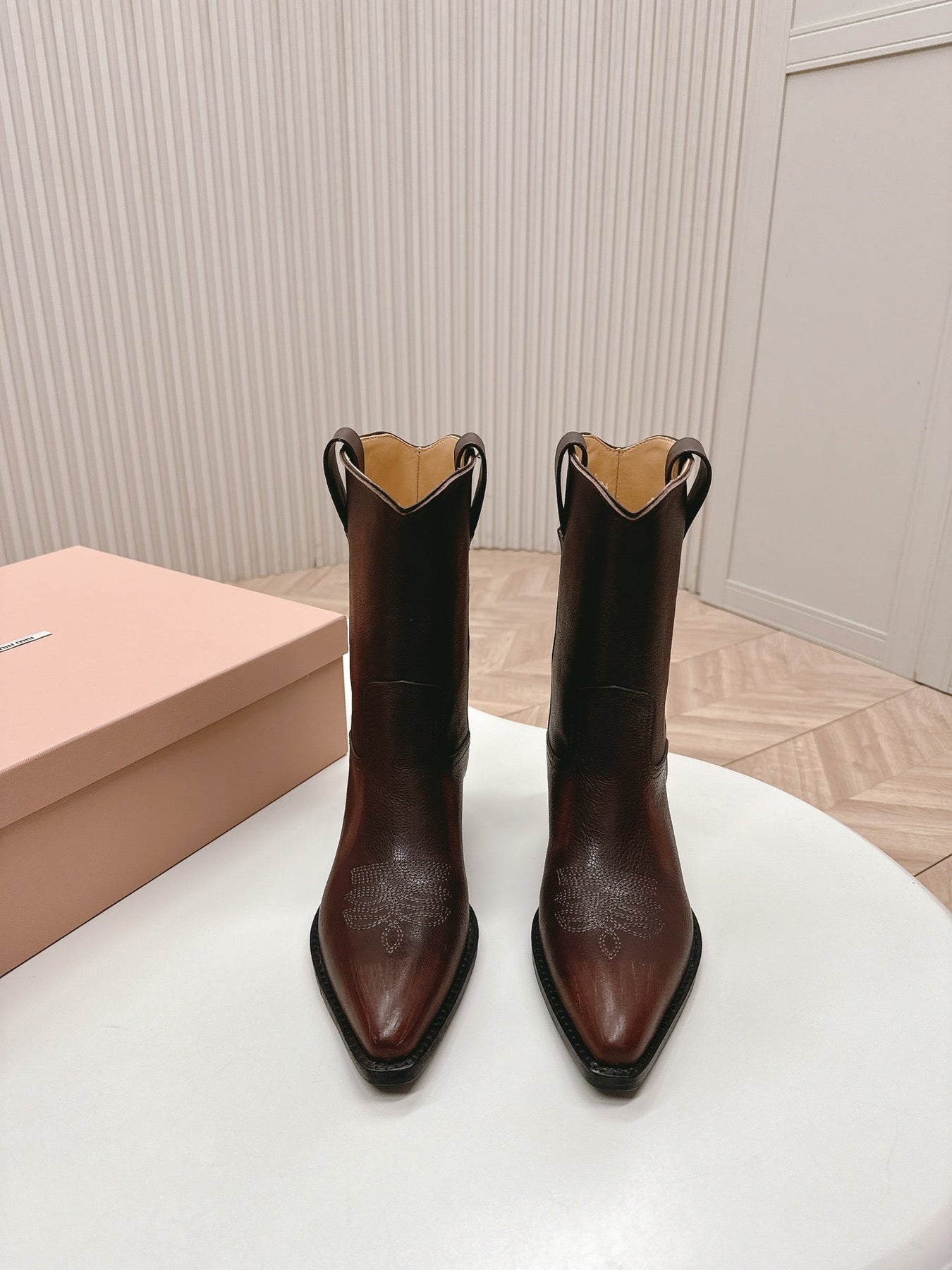 POINTED TOE BOOTS IN COCOA BROWN CALFSKIN