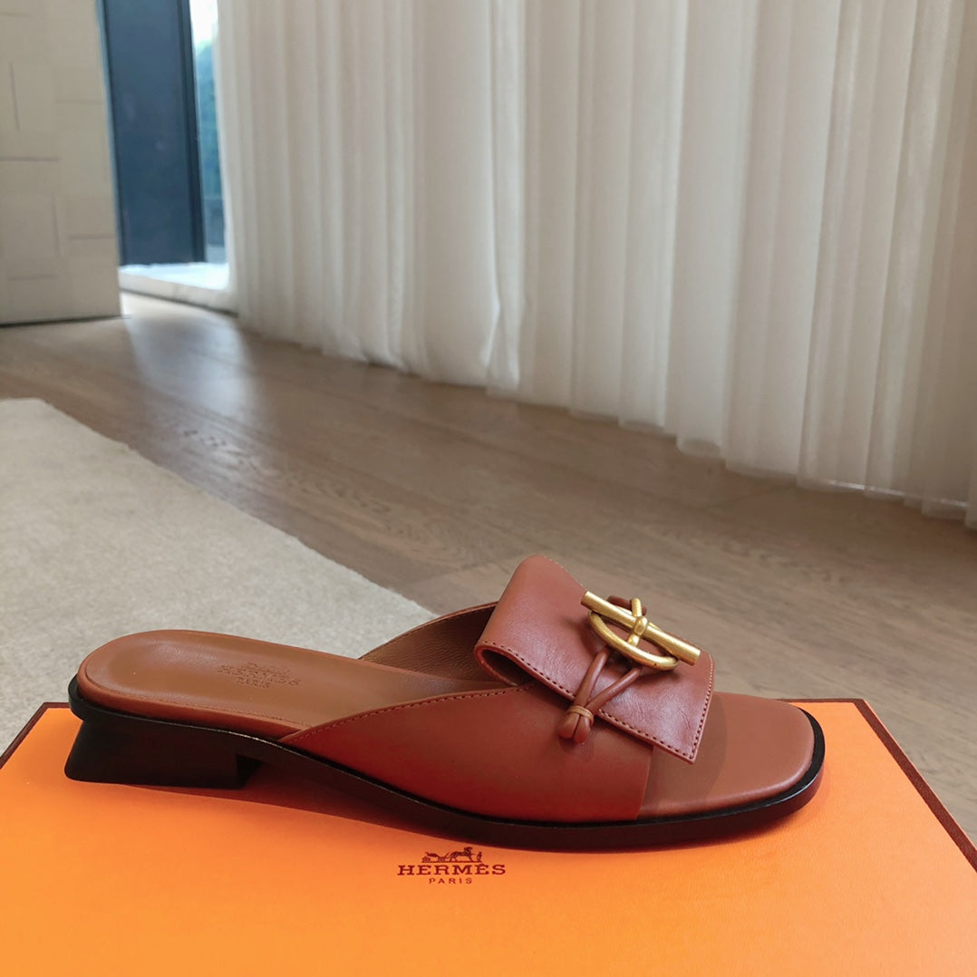 ISLE SANDAL CARAMEL CALFSKIN