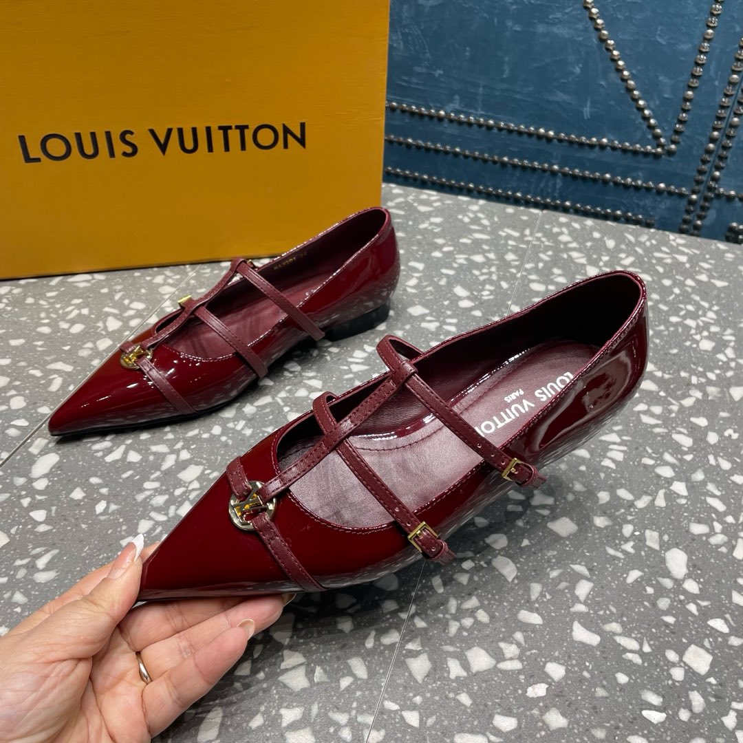 POINTED FLAT SHOES IN BURGUNDY RED CALFSKIN