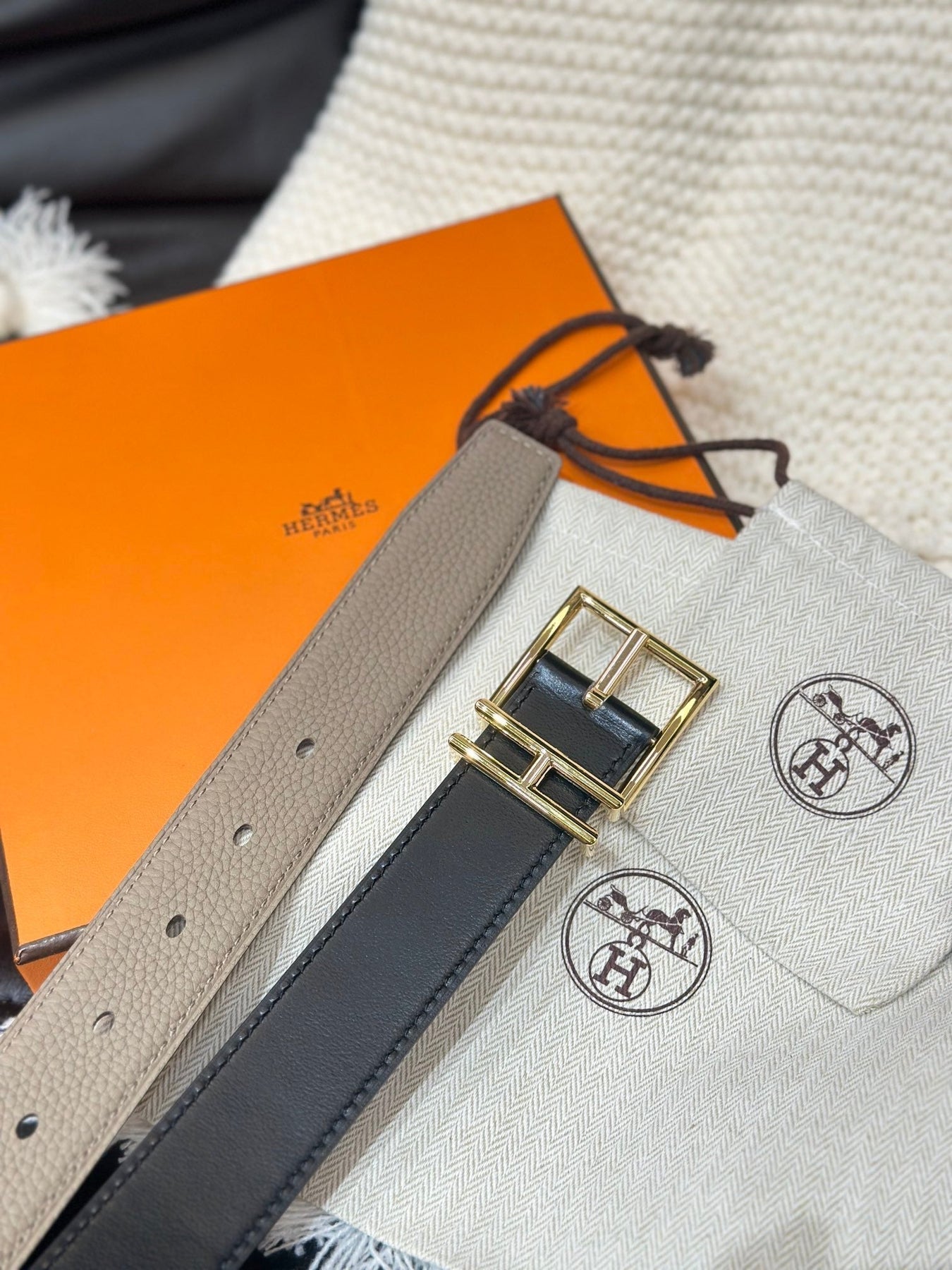 HM NATHAN 32MM REVERSIBLE BELT IN BLACK AND TAN LEATHER GOLD BUCKLE