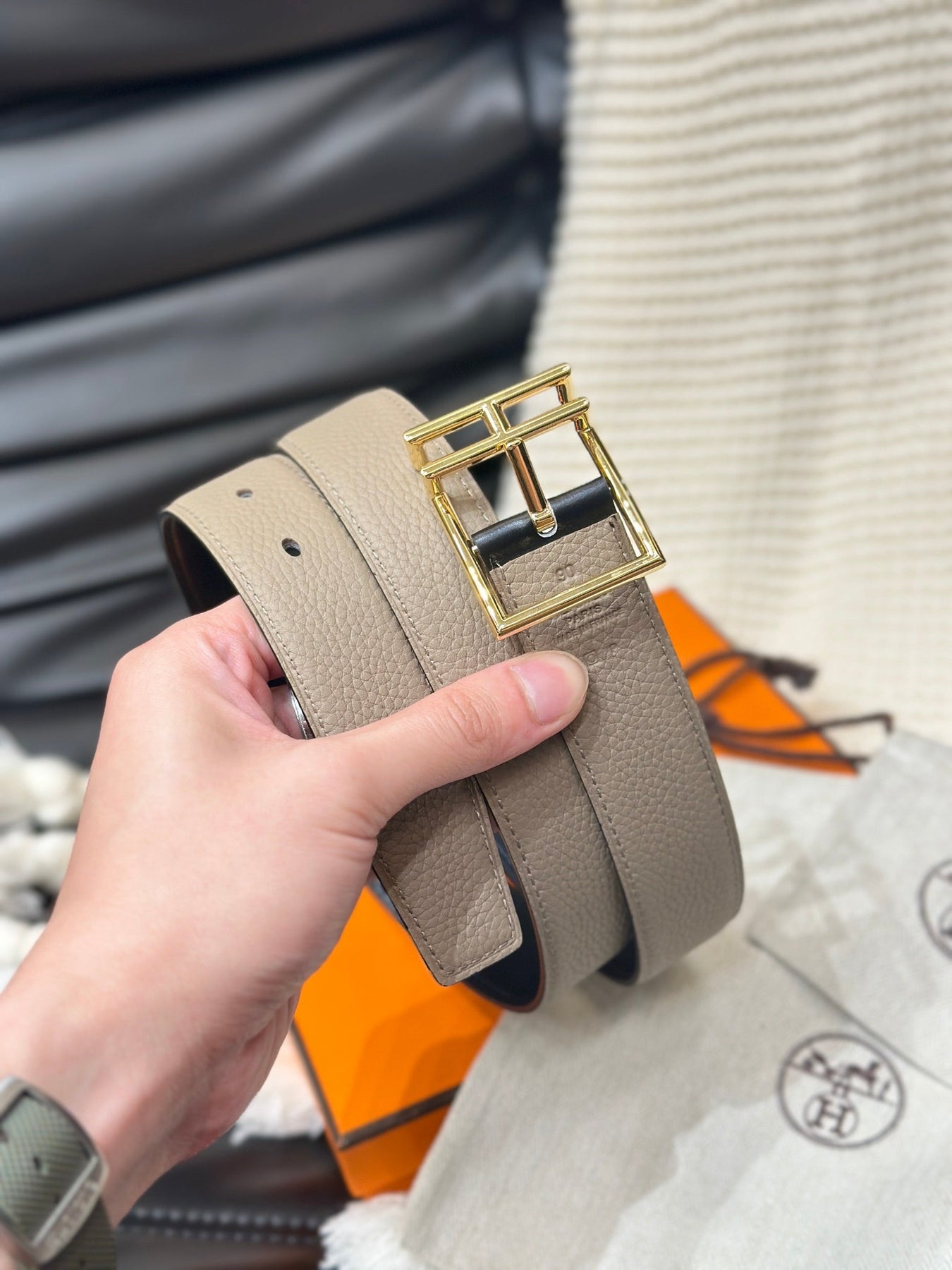 HM NATHAN 32MM REVERSIBLE BELT IN BLACK AND TAN LEATHER GOLD BUCKLE