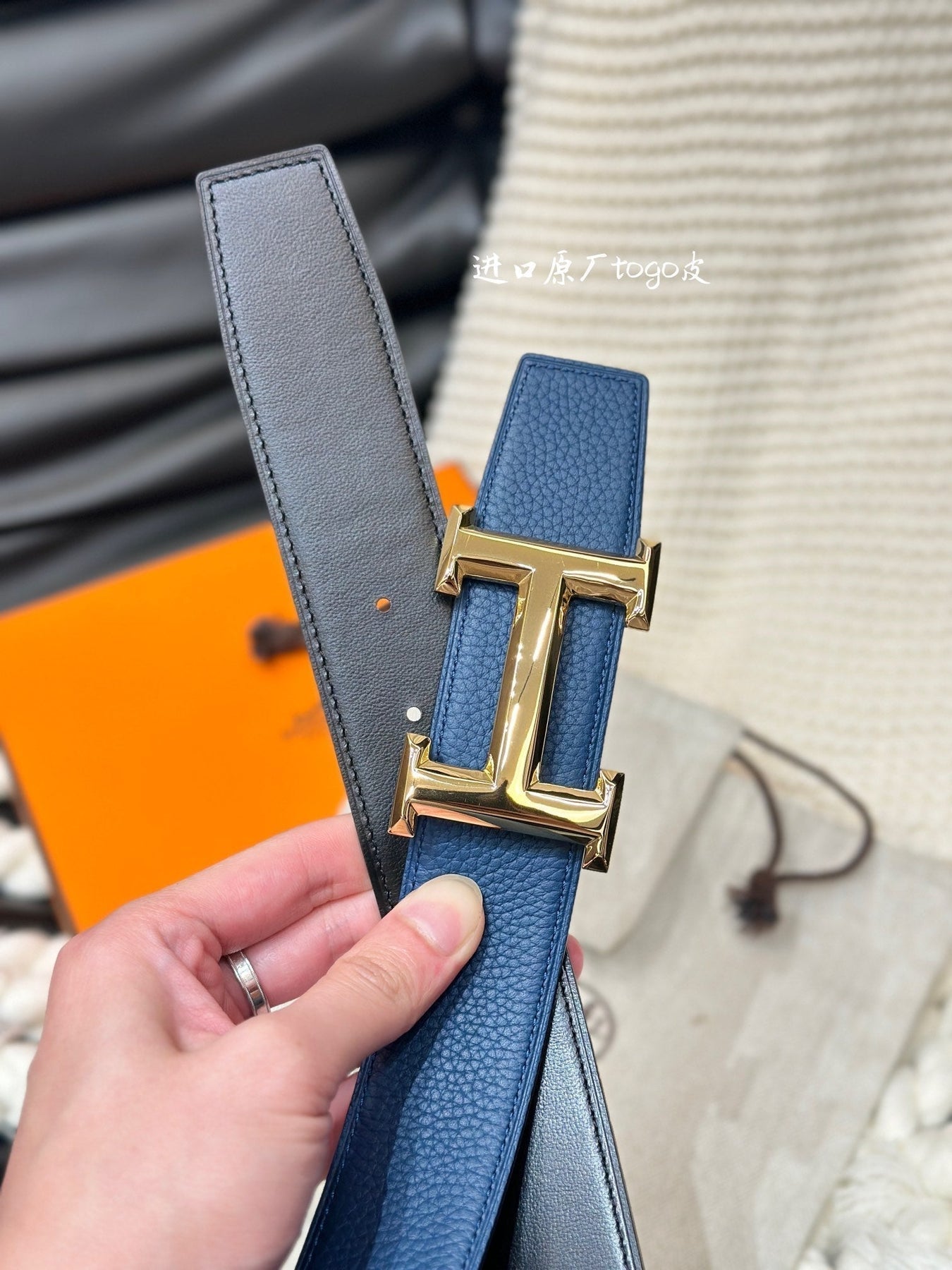 HM 5382 BELT GOLD BUCKLE & REVERSIBLE NAVY BLUE LEATHER STRAP 38MM