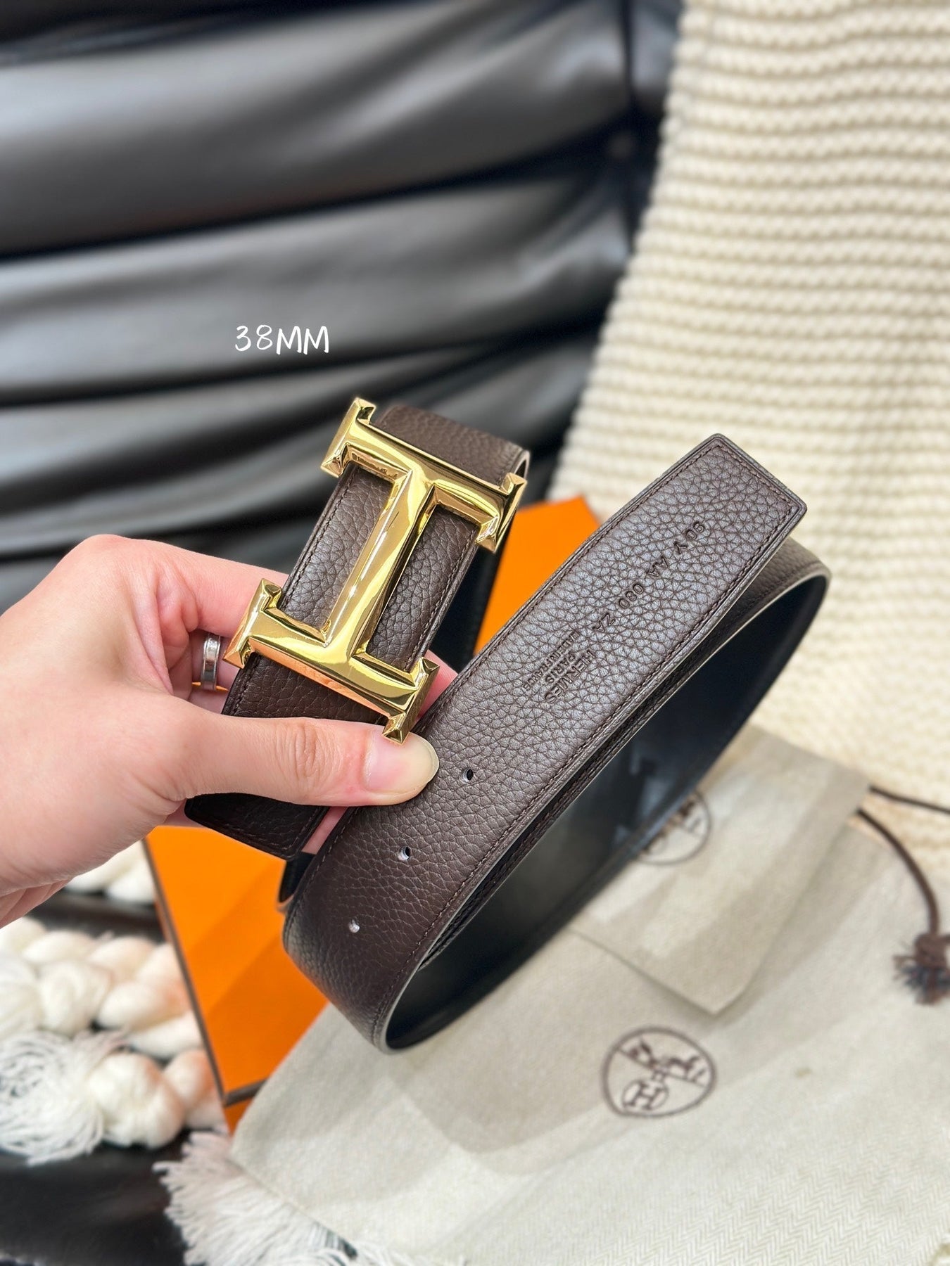 HM 5382 BELT GOLD BUCKLE & REVERSIBLE BLACK LEATHER STRAP 38MM