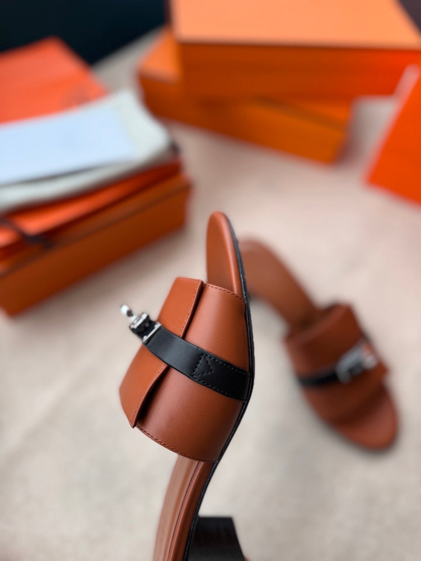HIGH MULES IN BRONZE BROWN MIX BLACK CALFSKIN