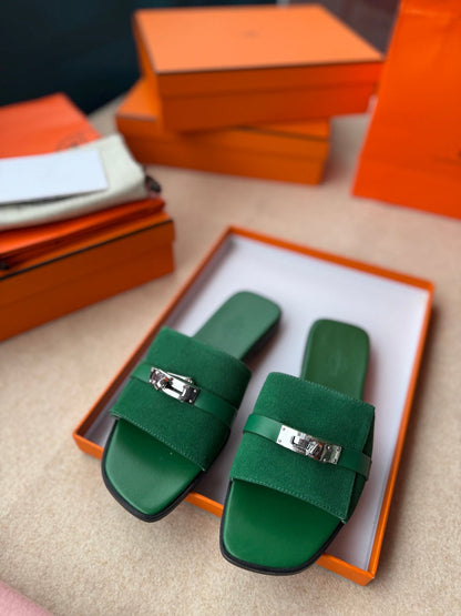 0RAN SANDALS IN EMERALD GREEN CALFSKIN