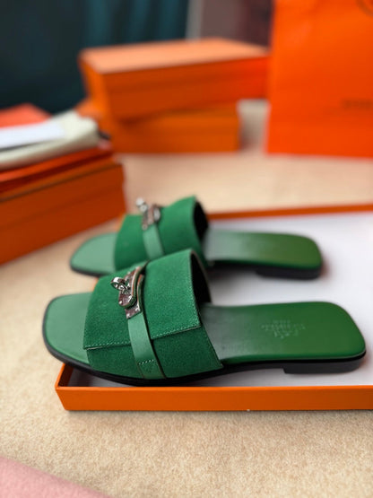 0RAN SANDALS IN EMERALD GREEN CALFSKIN
