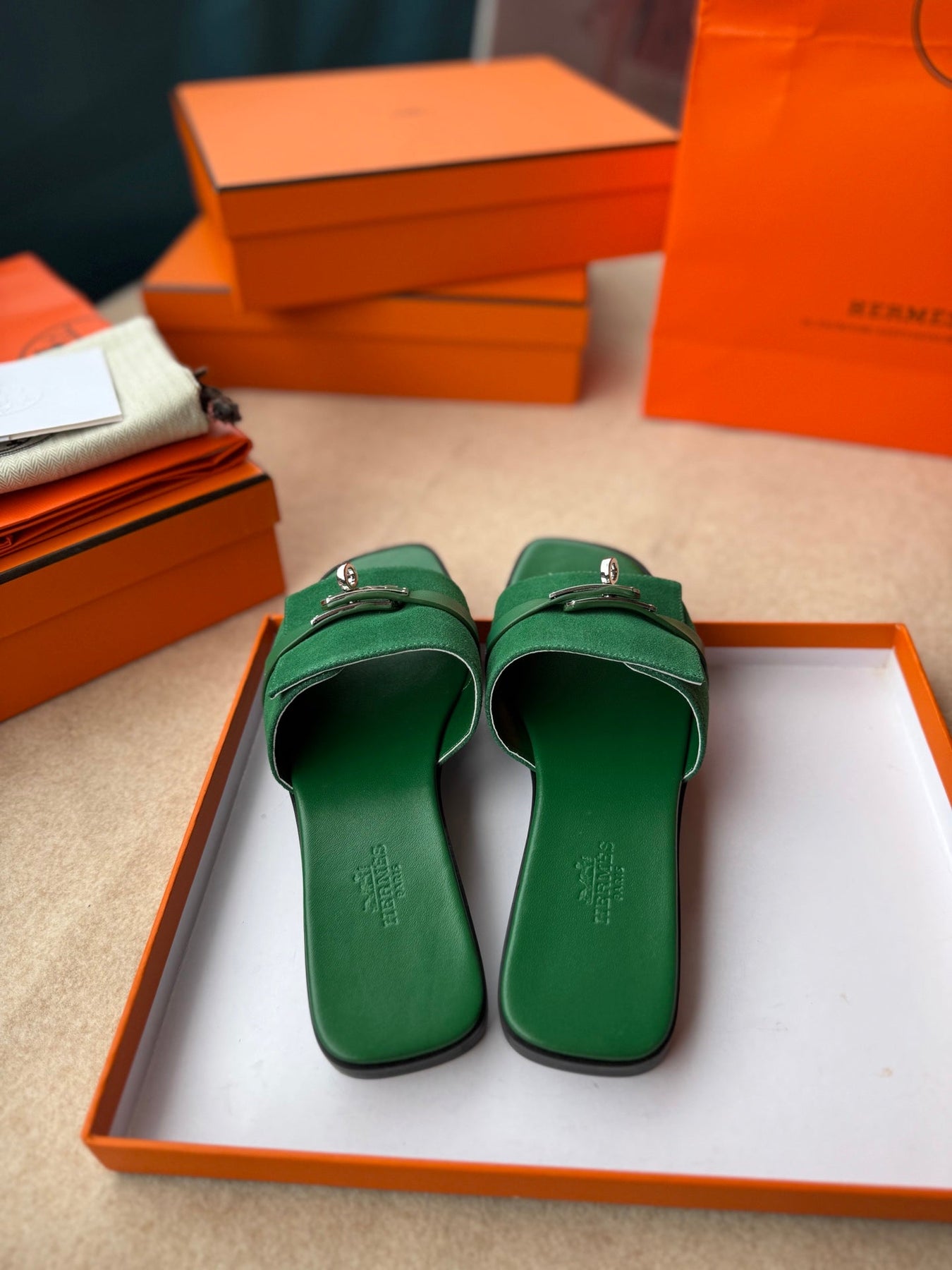 0RAN SANDALS IN EMERALD GREEN CALFSKIN