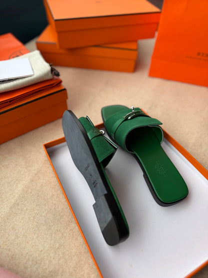 0RAN SANDALS IN EMERALD GREEN CALFSKIN