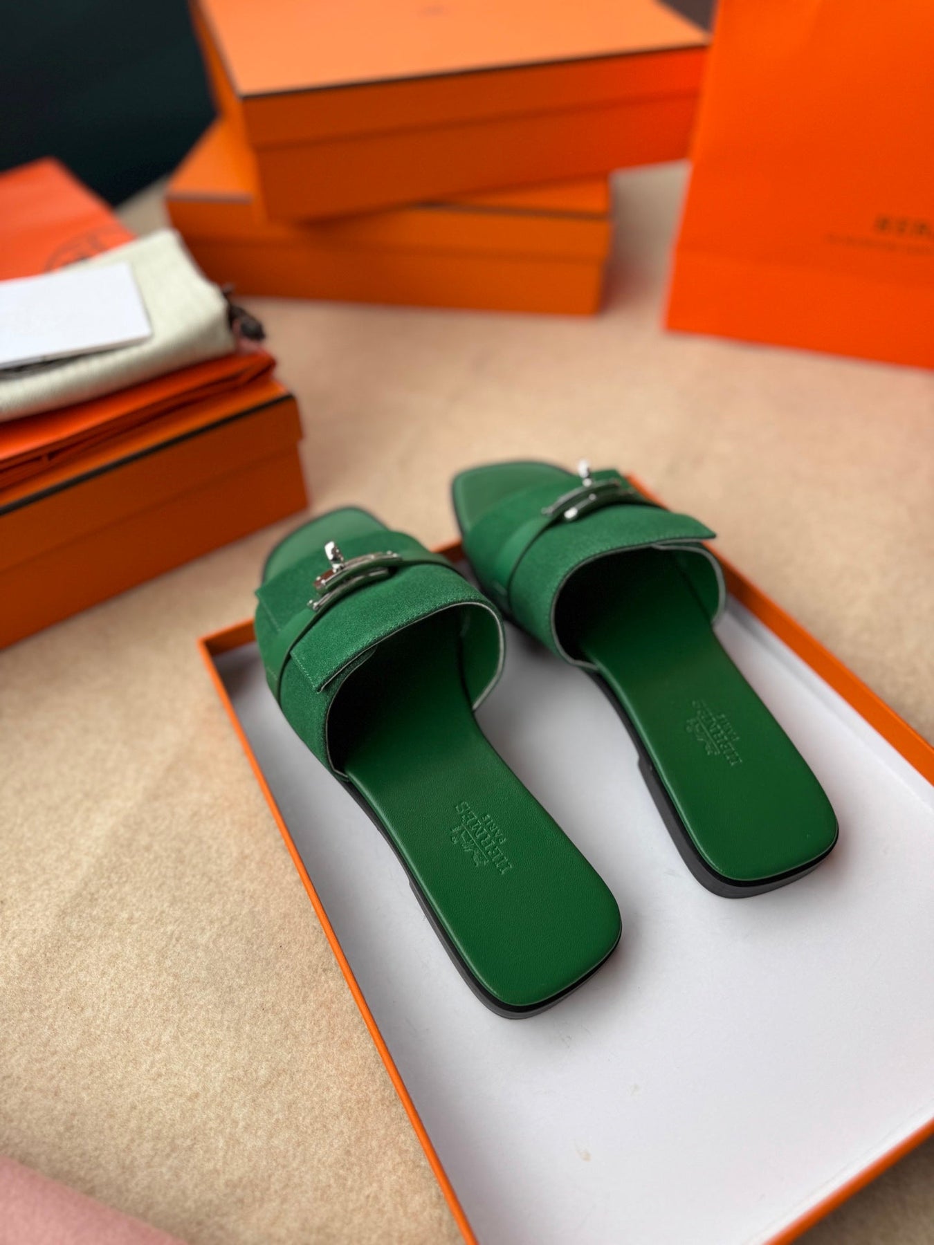 0RAN SANDALS IN EMERALD GREEN CALFSKIN