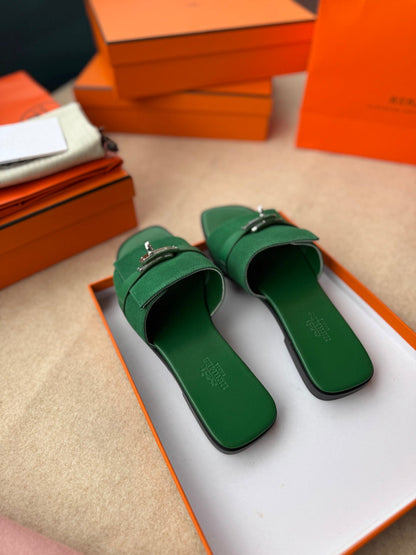 0RAN SANDALS IN EMERALD GREEN CALFSKIN