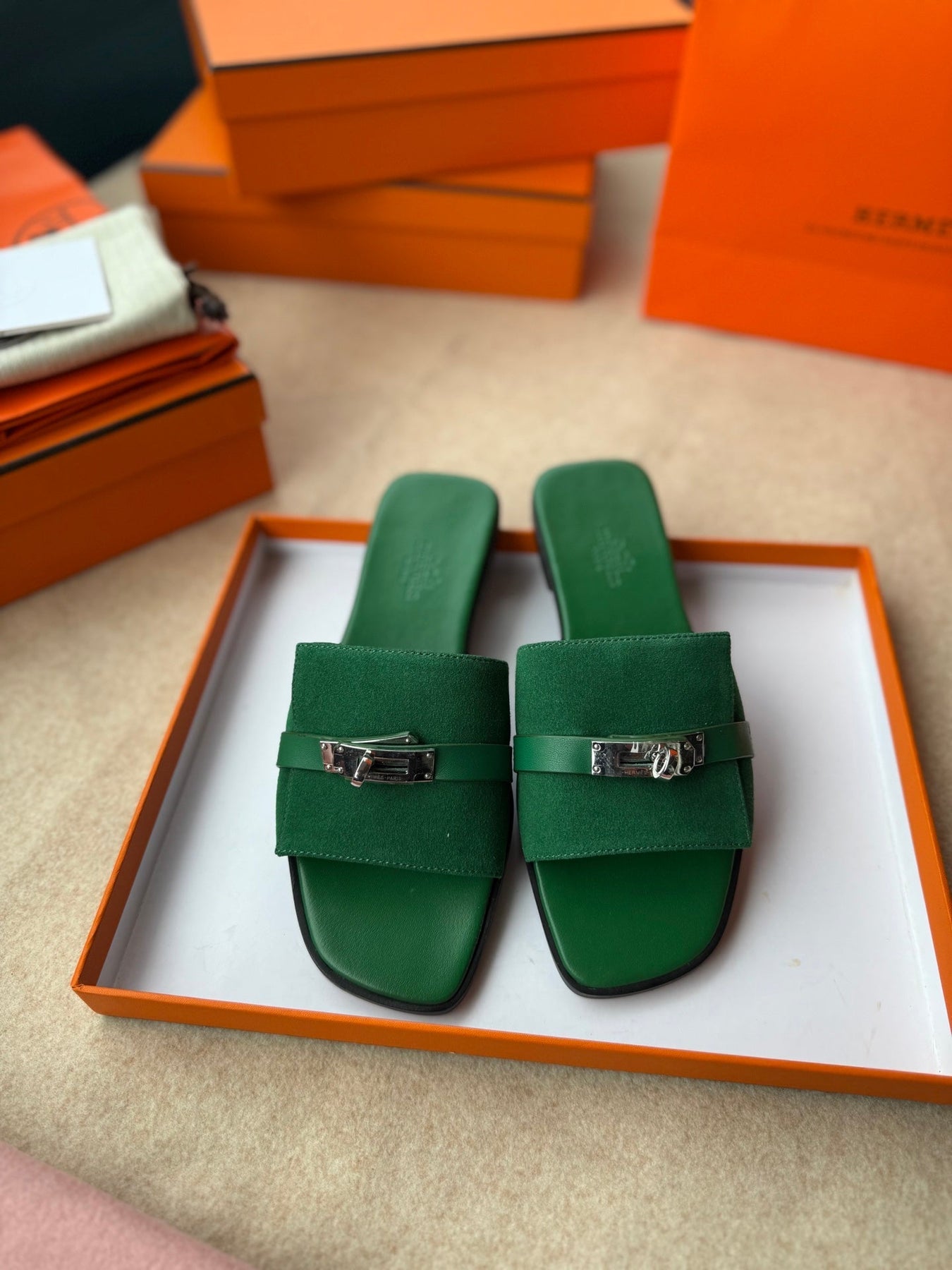 0RAN SANDALS IN EMERALD GREEN CALFSKIN