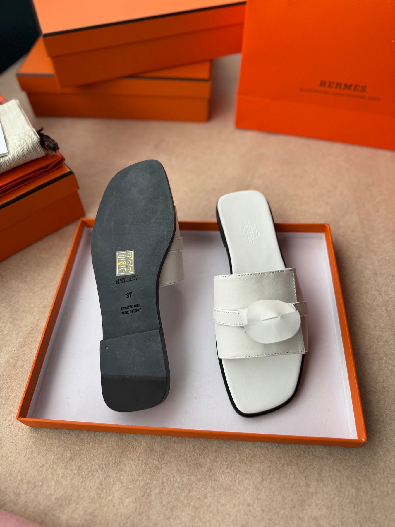 0RAN SANDALS IN WHITE CALFSKIN