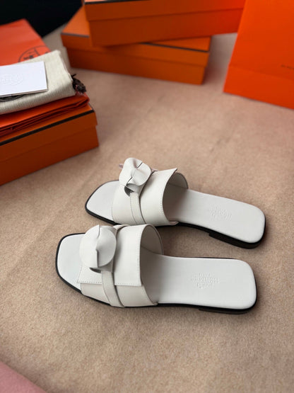 0RAN SANDALS IN WHITE CALFSKIN