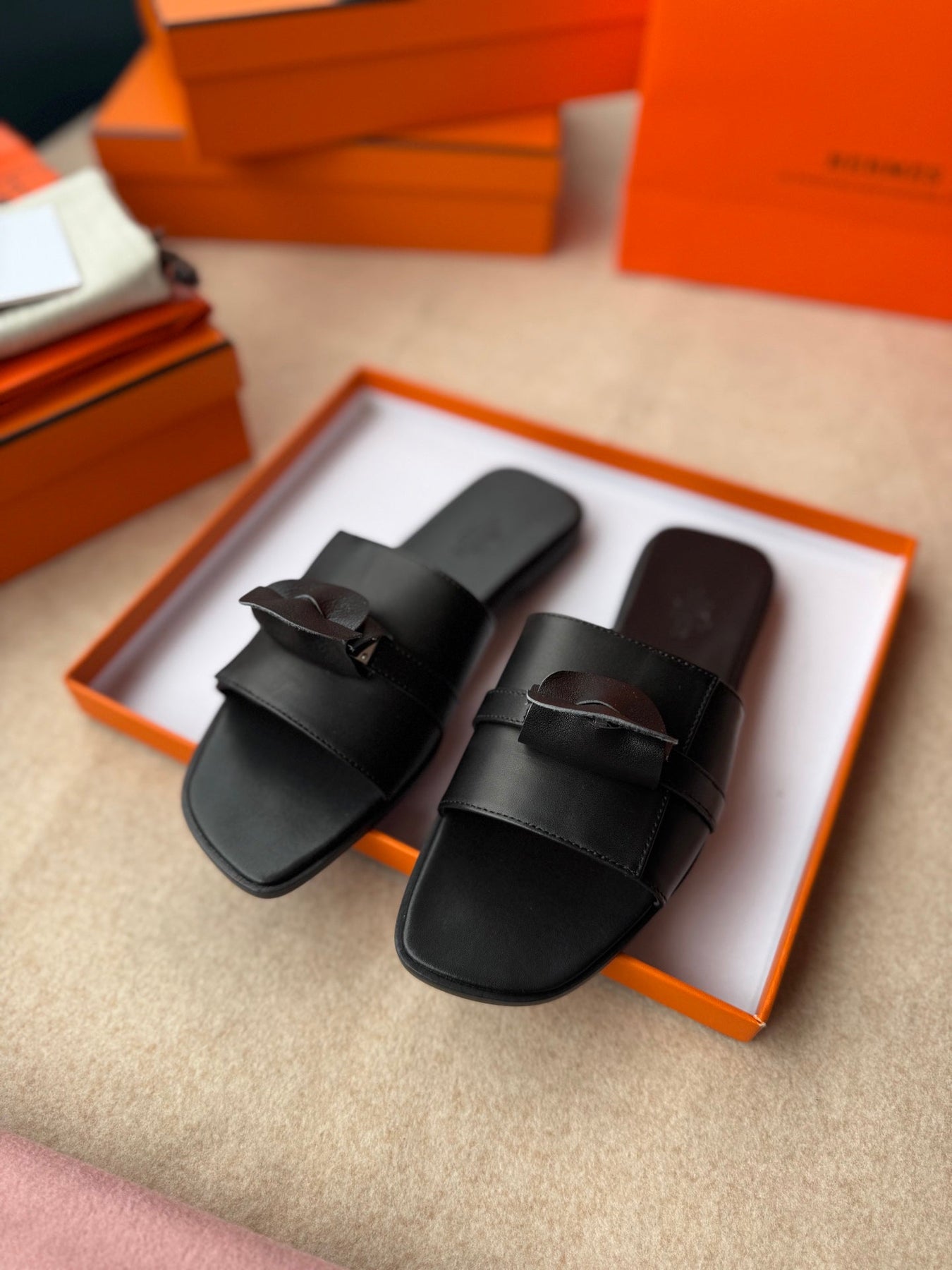 0RAN SANDALS IN BLACK CALFSKIN