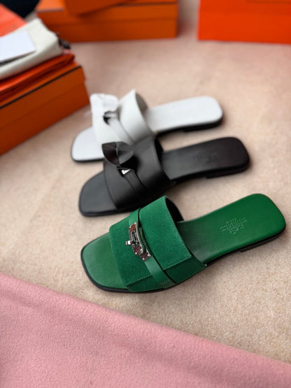 0RAN SANDALS IN BLACK CALFSKIN