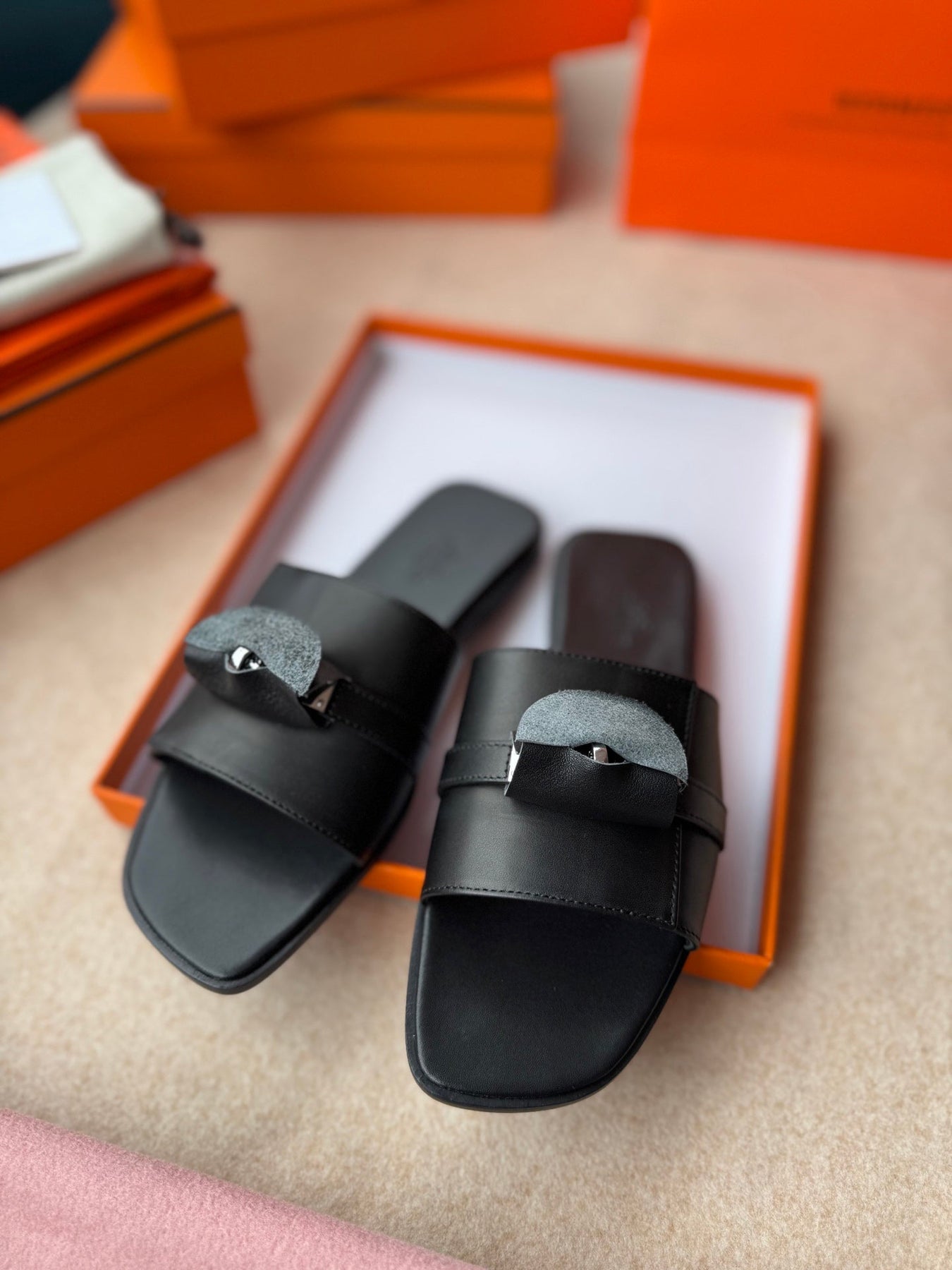 0RAN SANDALS IN BLACK CALFSKIN