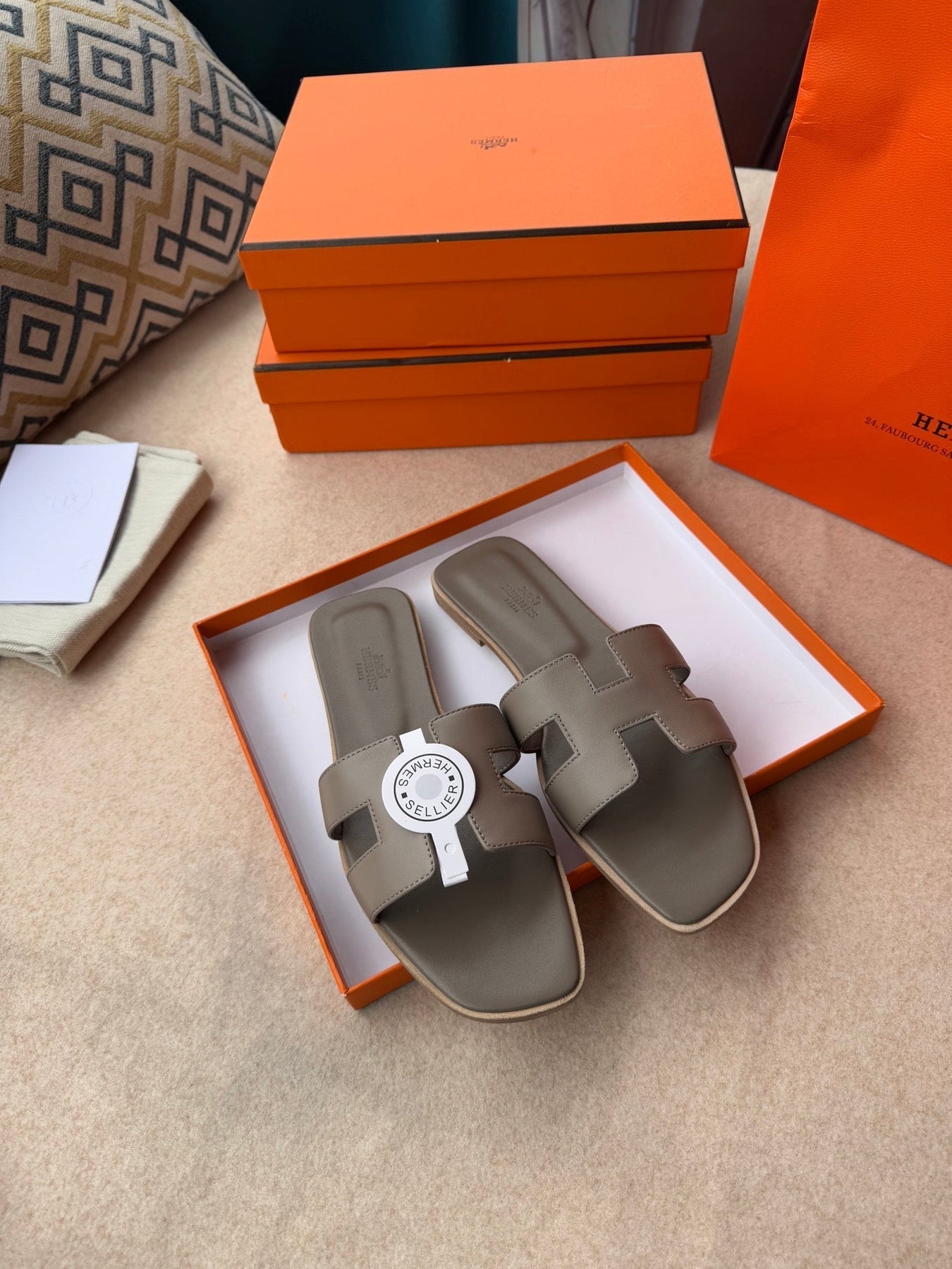 0RAN SANDALS IN CEDAR BROWN CALFSKIN