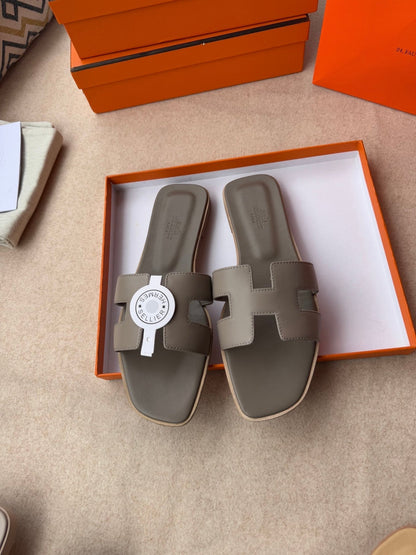 0RAN SANDALS IN CEDAR BROWN CALFSKIN