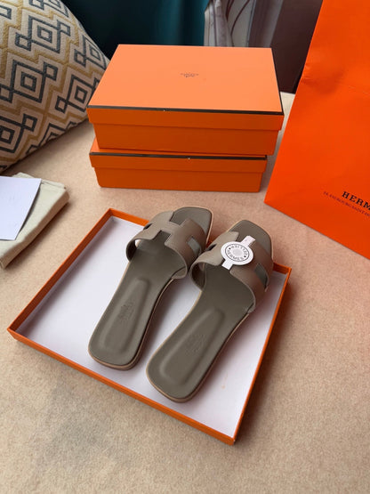 0RAN SANDALS IN CEDAR BROWN CALFSKIN