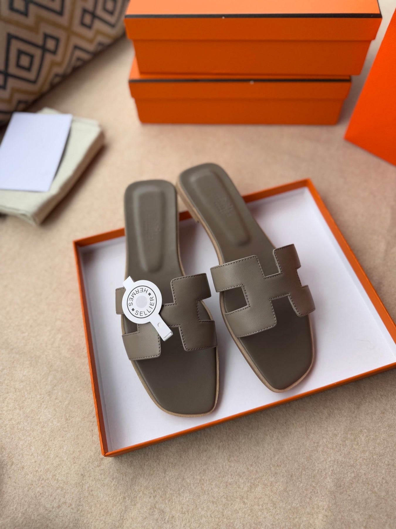 0RAN SANDALS IN CEDAR BROWN CALFSKIN