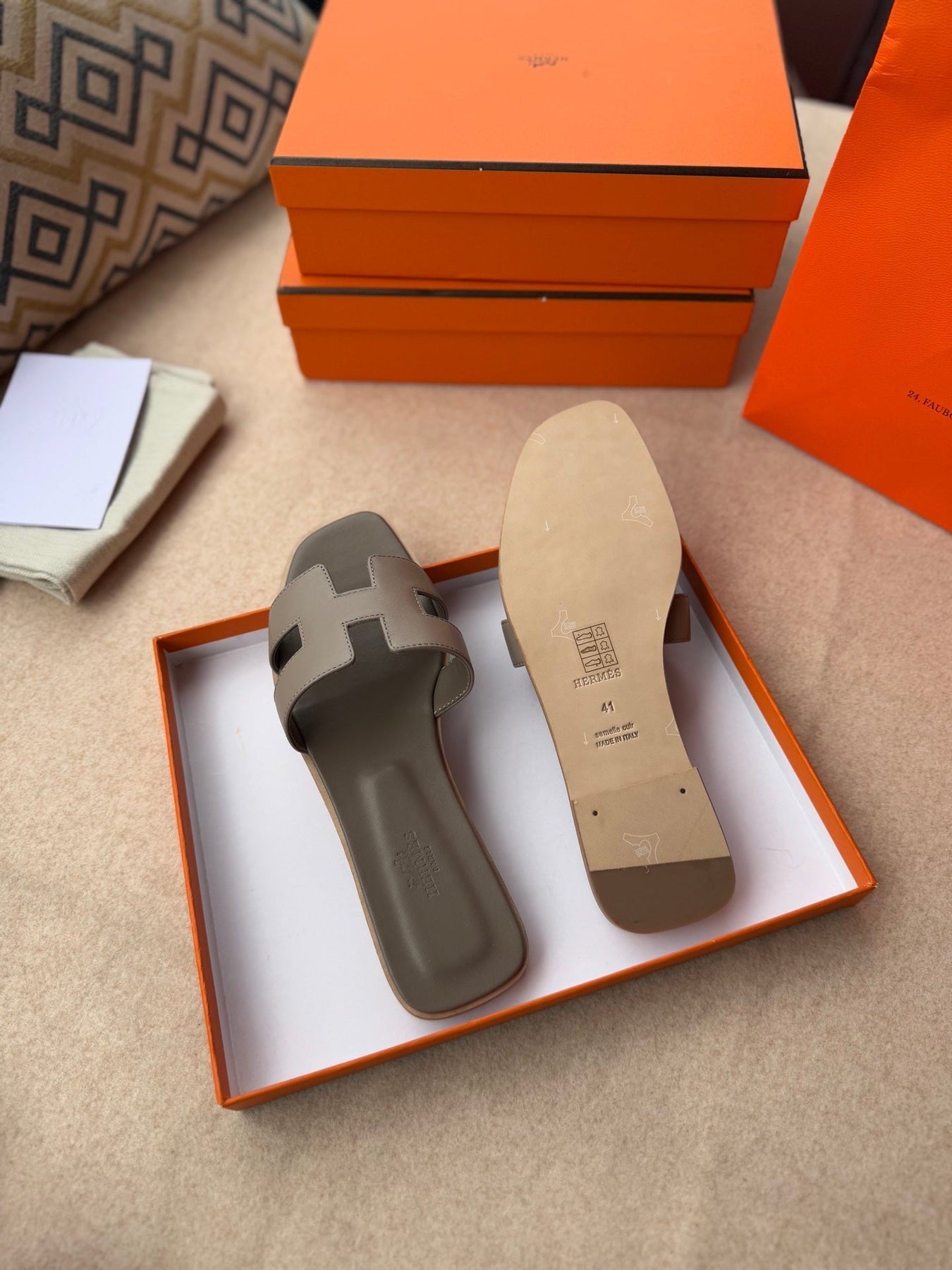 0RAN SANDALS IN CEDAR BROWN CALFSKIN