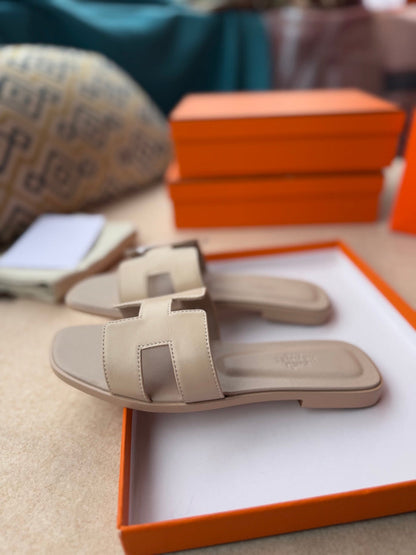 0RAN SANDALS IN KHAKI BROWN CALFSKIN