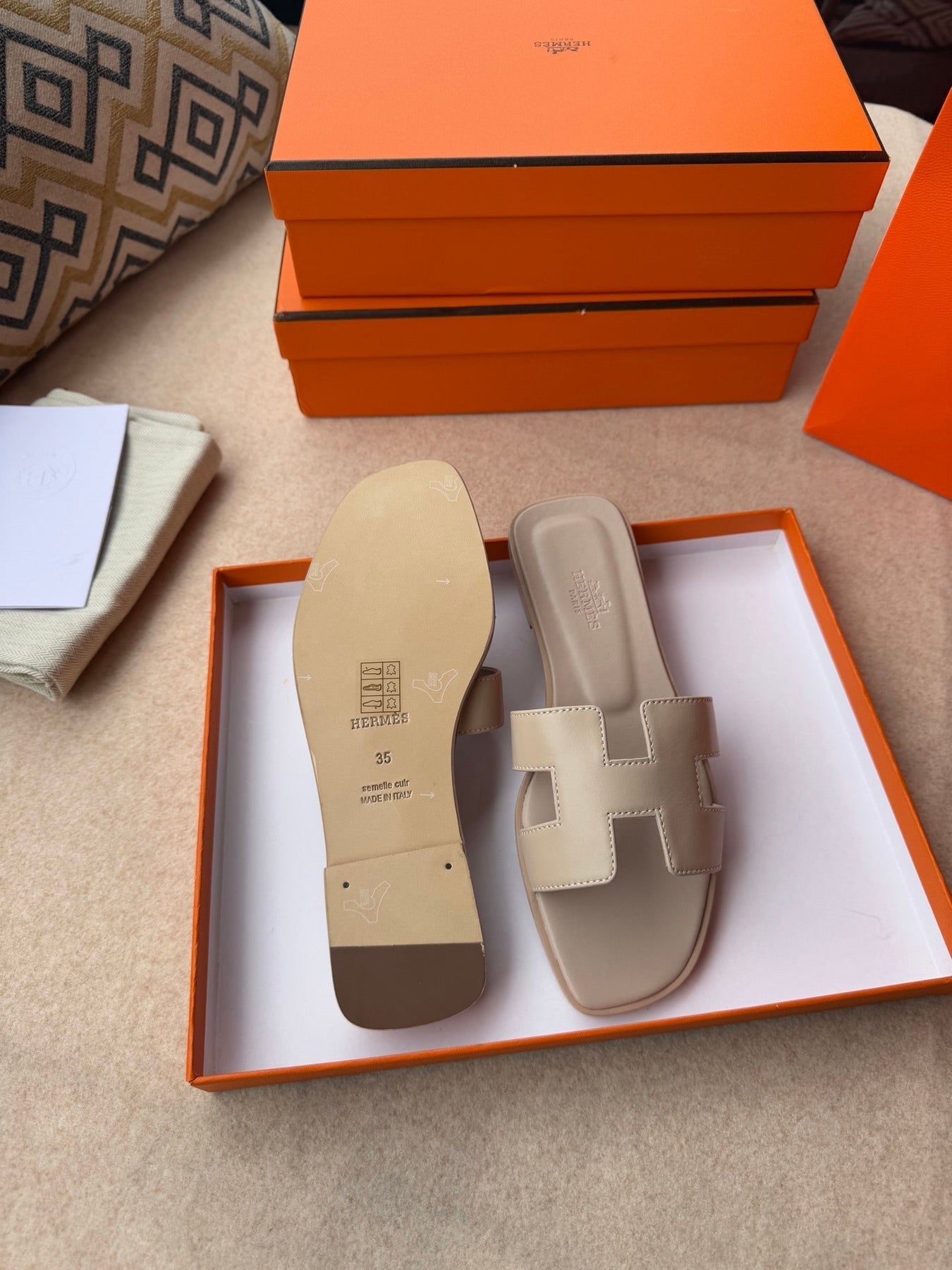 0RAN SANDALS IN KHAKI BROWN CALFSKIN