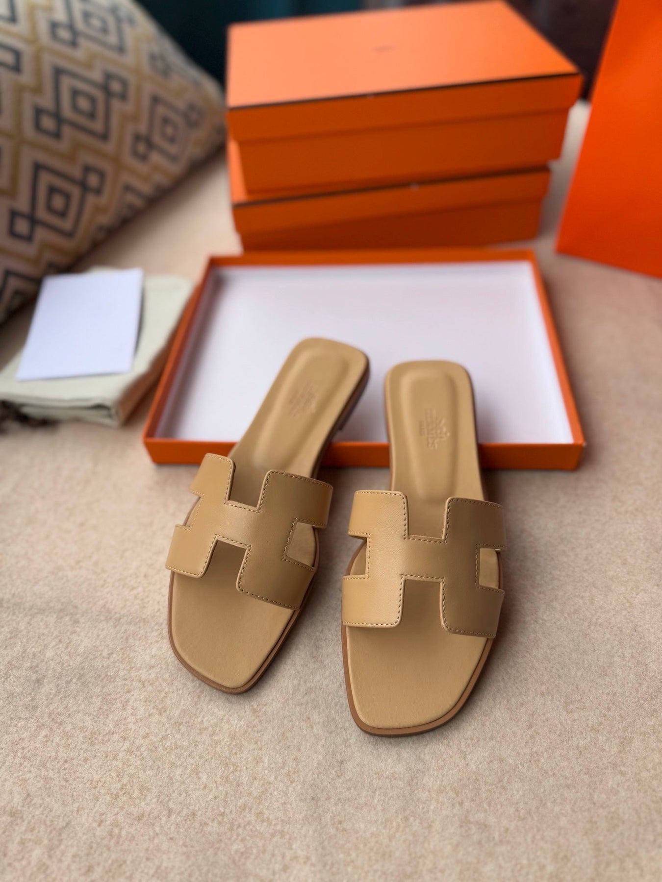 0RAN SANDALS IN TORTILLA BROWN CALFSKIN