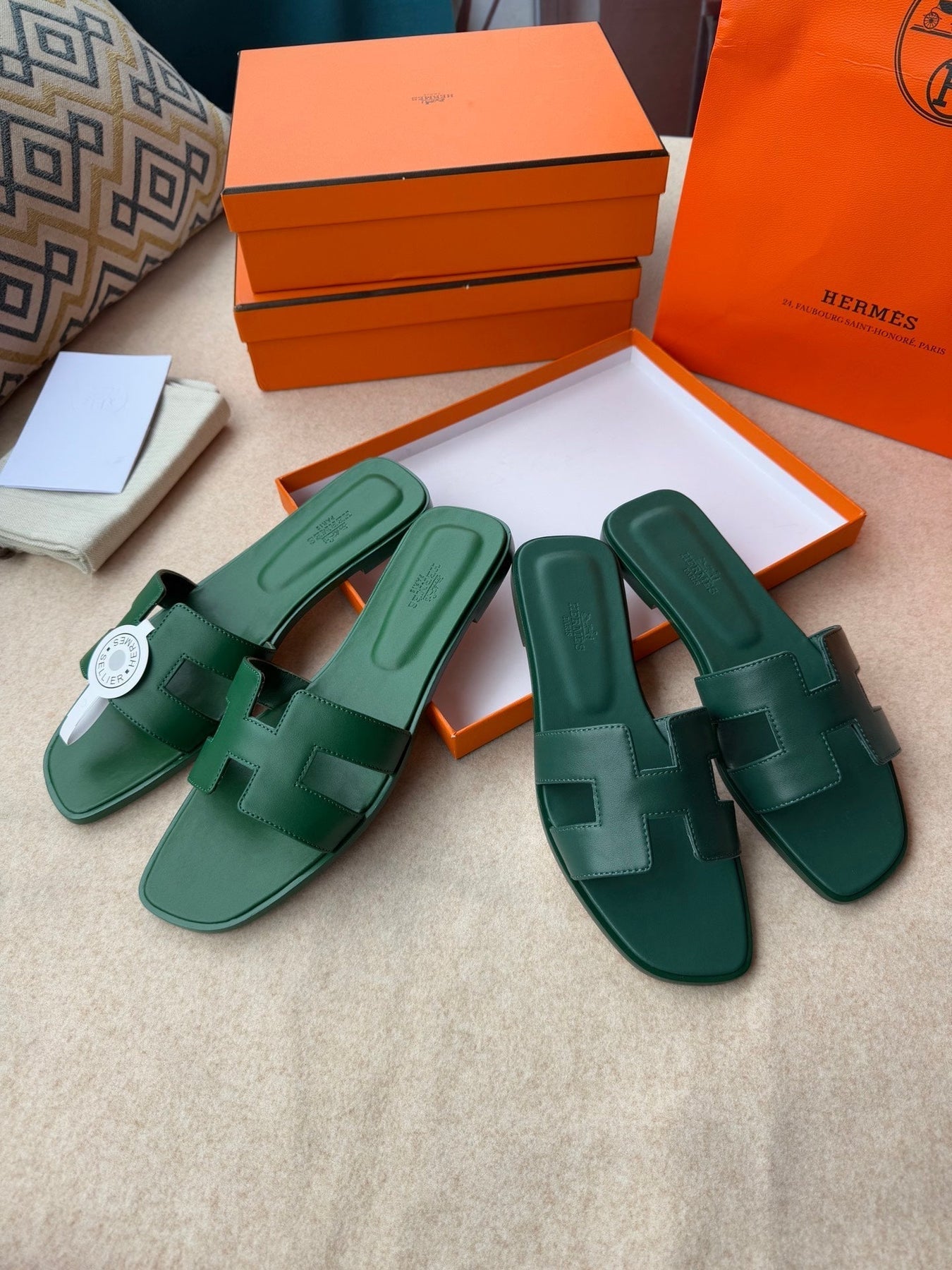 0RAN SANDALS IN FOREST GREEN CALFSKIN