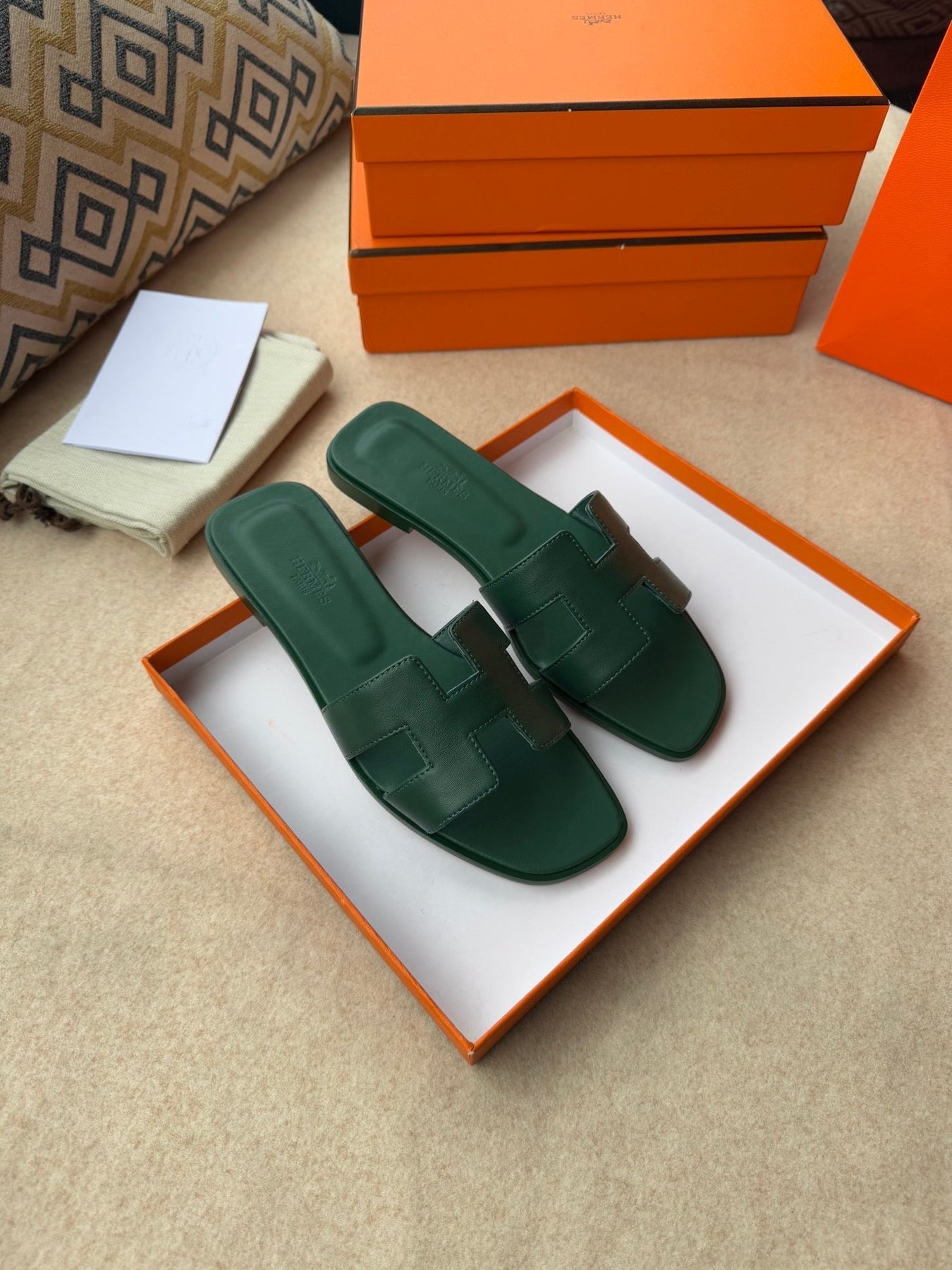 0RAN SANDALS IN FOREST GREEN CALFSKIN
