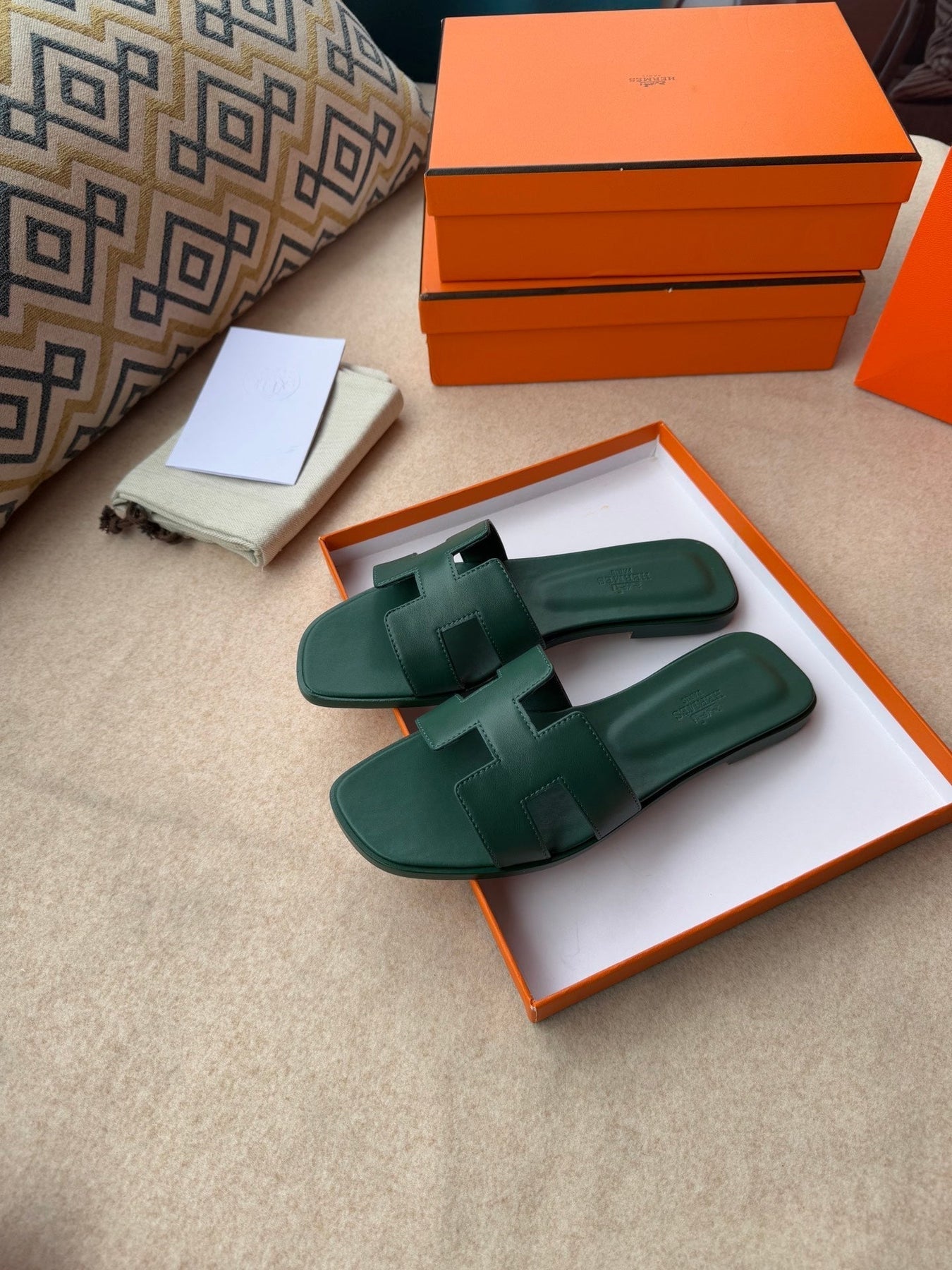 0RAN SANDALS IN FOREST GREEN CALFSKIN