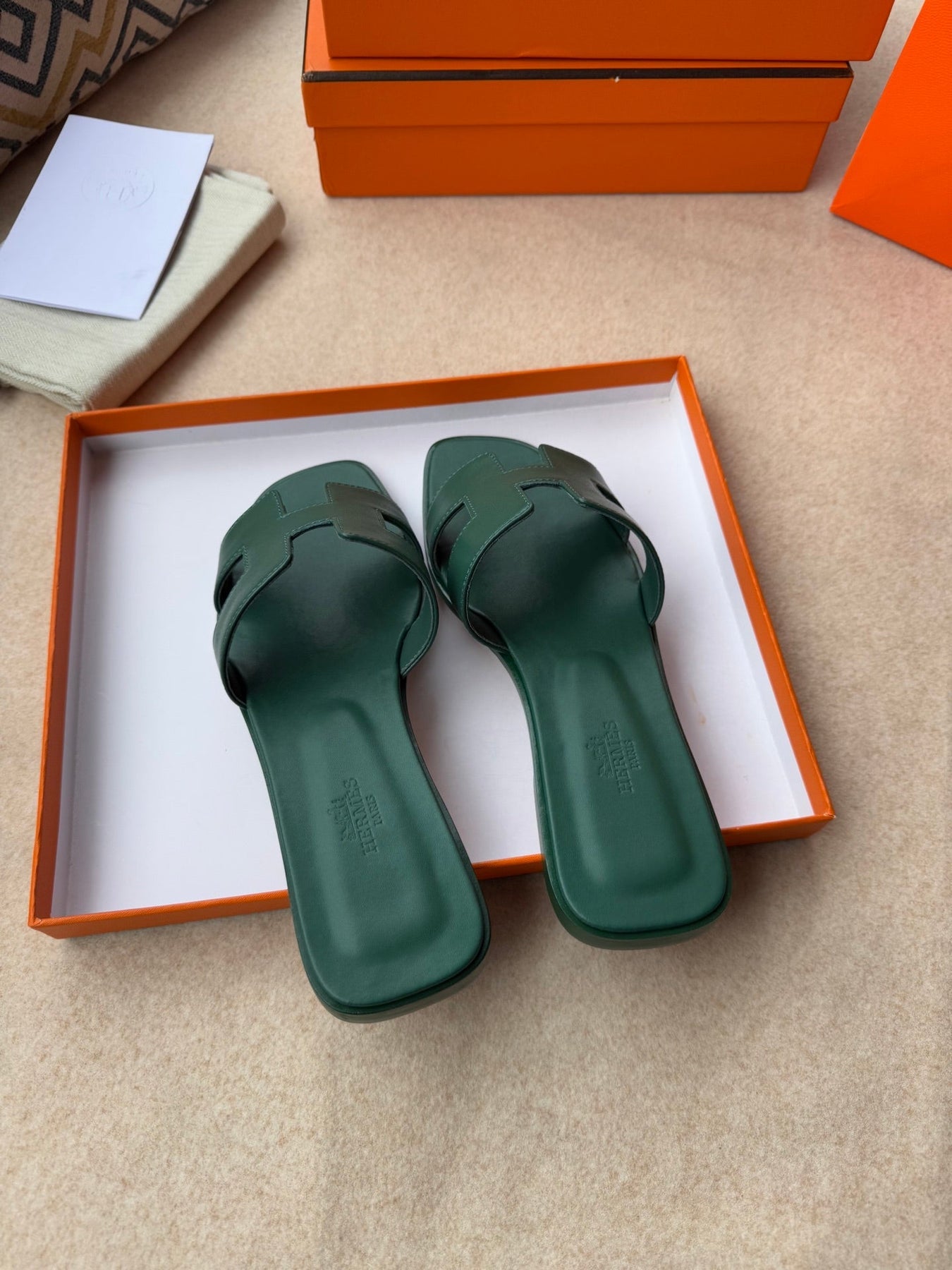 0RAN SANDALS IN FOREST GREEN CALFSKIN