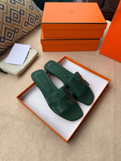 0RAN SANDALS IN FOREST GREEN CALFSKIN