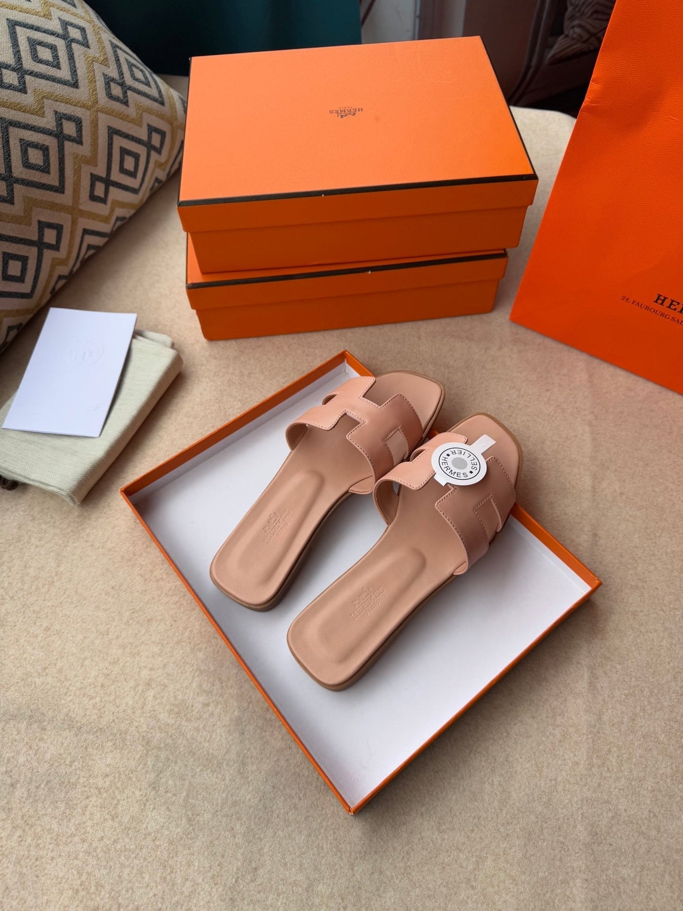 0RAN SANDALS IN PEACH PINK CALFSKIN