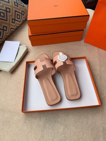 0RAN SANDALS IN PEACH PINK CALFSKIN