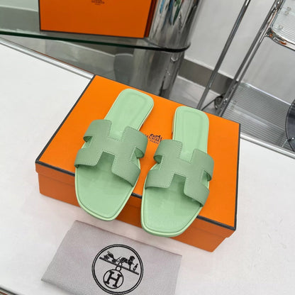 0RAN SANDALS IN GREEN PASTEL CALFSKIN