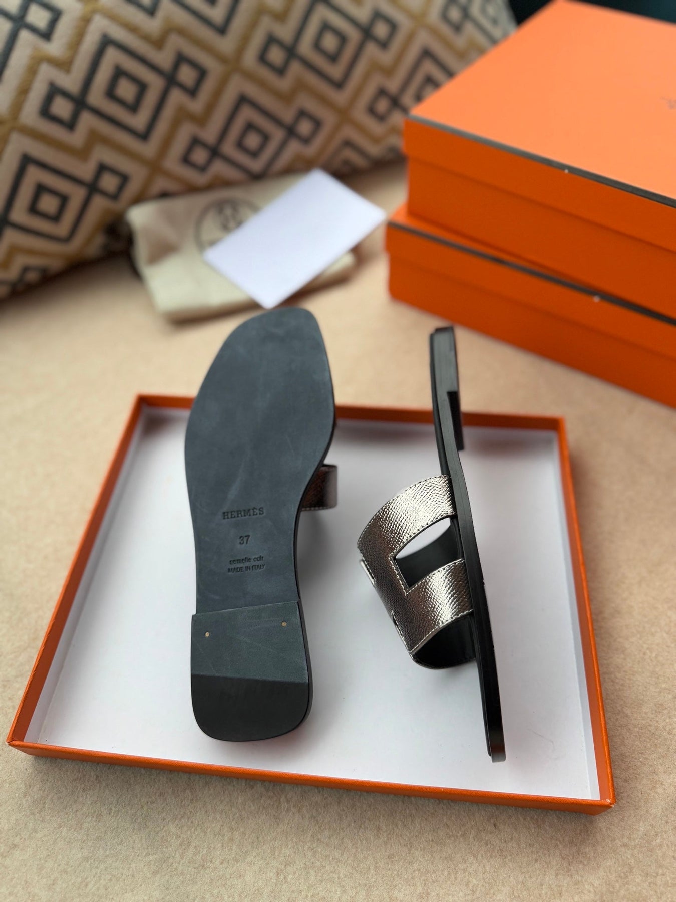 0RAN SANDALS IN LIGHT GOLD CALFSKIN