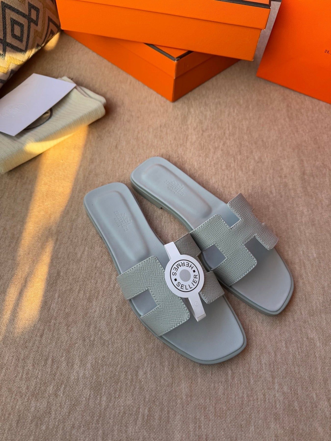 0RAN SANDALS IN WARM GRAY CALFSKIN