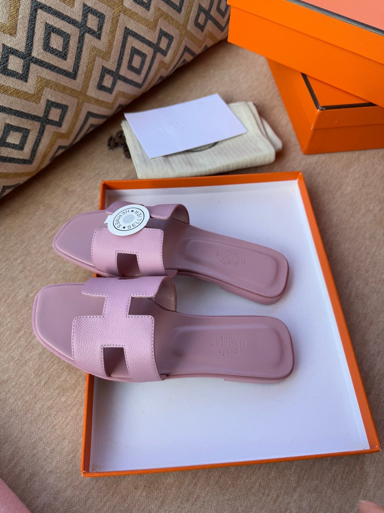 0RAN SANDALS IN PASTEL PURPLE CALFSKIN