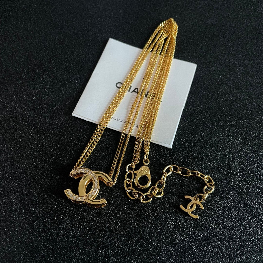 DOUBLE C HEART NECKLACE IN GOLD METAL