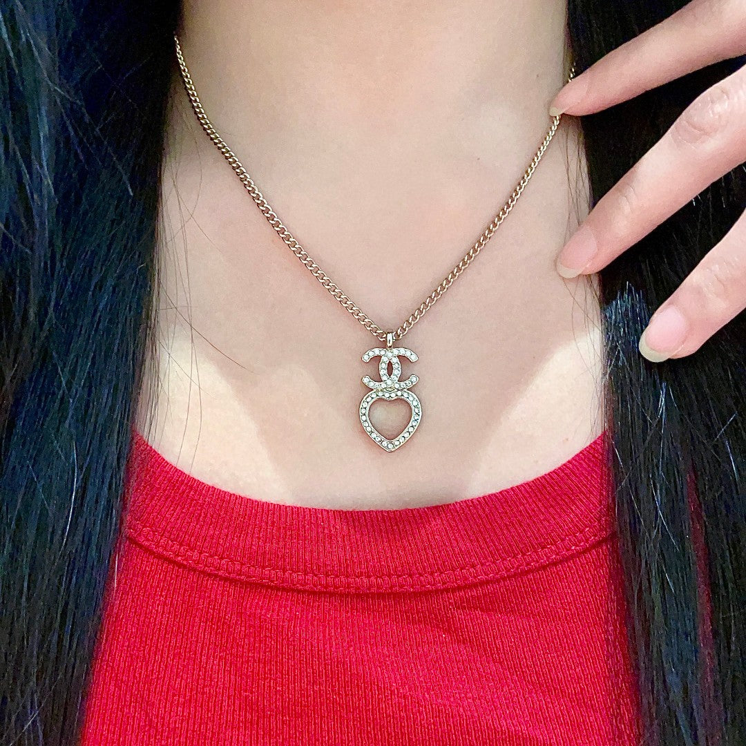 DOUBLE C HEART NECKLACE WITH CRYSTALS WHITE PEARLS AND SILVER METAL