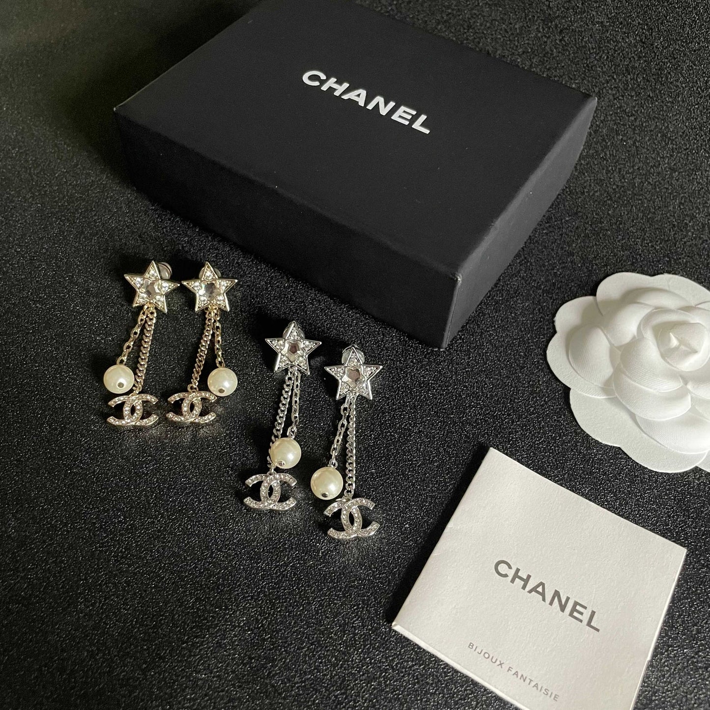 DOUBLE C STUD EARRINGS IN GOLD METAL STAR STONE DOUBLE CHAINS ONE WITH LOGO AND ONE WITH PEARL