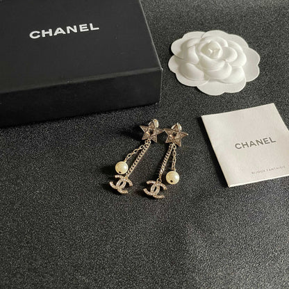 DOUBLE C STUD EARRINGS IN GOLD METAL STAR STONE DOUBLE CHAINS ONE WITH LOGO AND ONE WITH PEARL