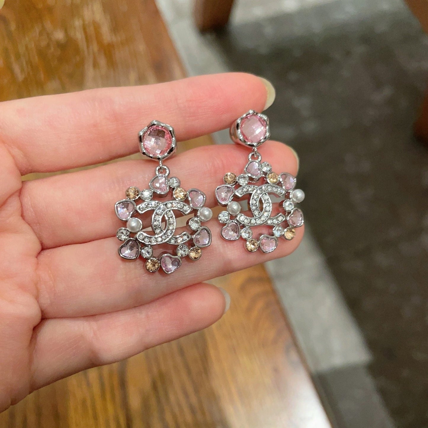 DOUBLE C STUD EARRINGS IN SILVER METAL WHITE & PINK STONES