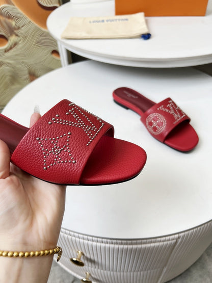 FLAT SLIDE IN RUBY RED LAMBSKIN WITH RHINSTONES