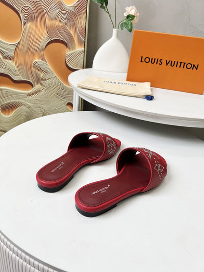 FLAT SLIDE IN RUBY RED LAMBSKIN WITH RHINSTONES