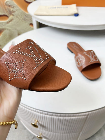 FLAT SLIDE IN BRONZE BROWN LAMBSKIN WITH RHINSTONES